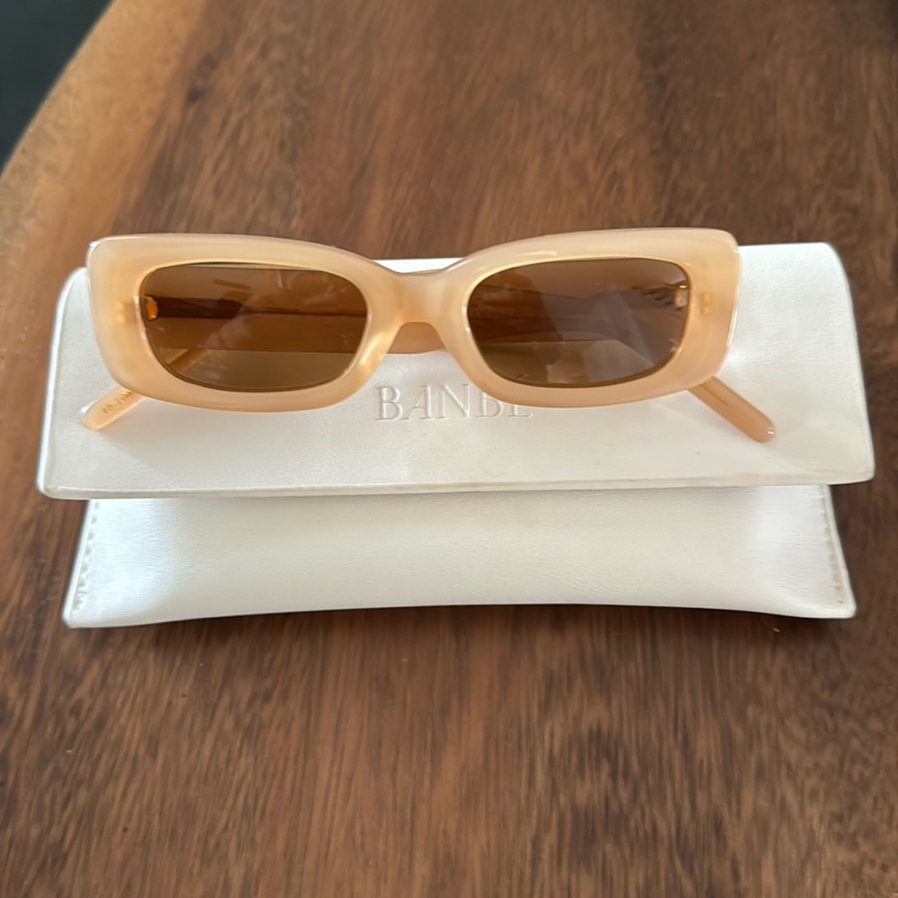 Banbe blush pink sunglasses